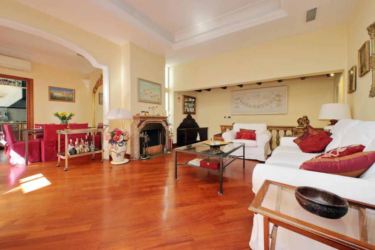 4Bnb - Luxury Trevi Apartment W Terrace Рим Екстер'єр фото