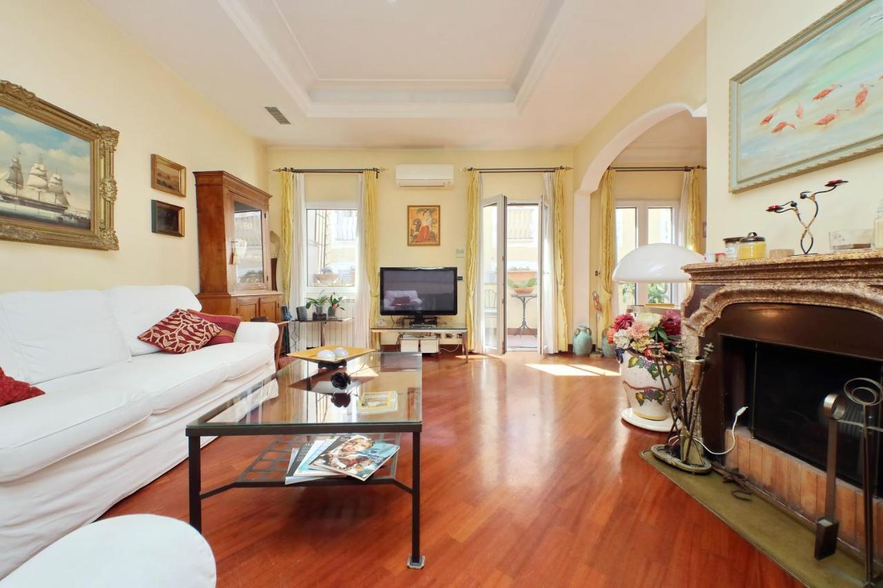 4Bnb - Luxury Trevi Apartment W Terrace Рим Екстер'єр фото