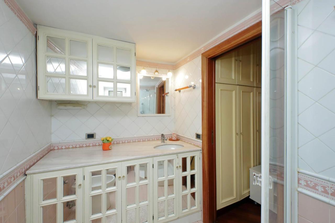 4Bnb - Luxury Trevi Apartment W Terrace Рим Екстер'єр фото