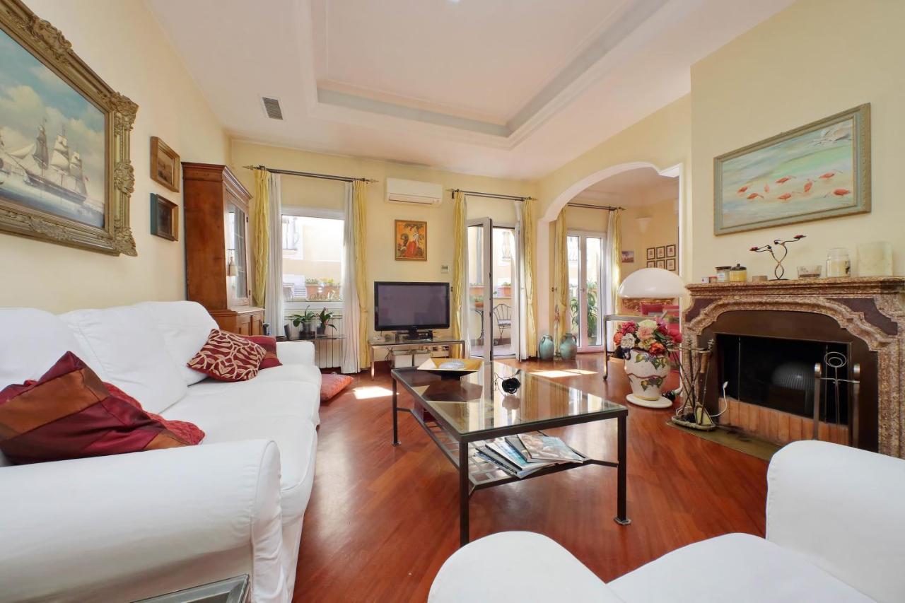 4Bnb - Luxury Trevi Apartment W Terrace Рим Екстер'єр фото