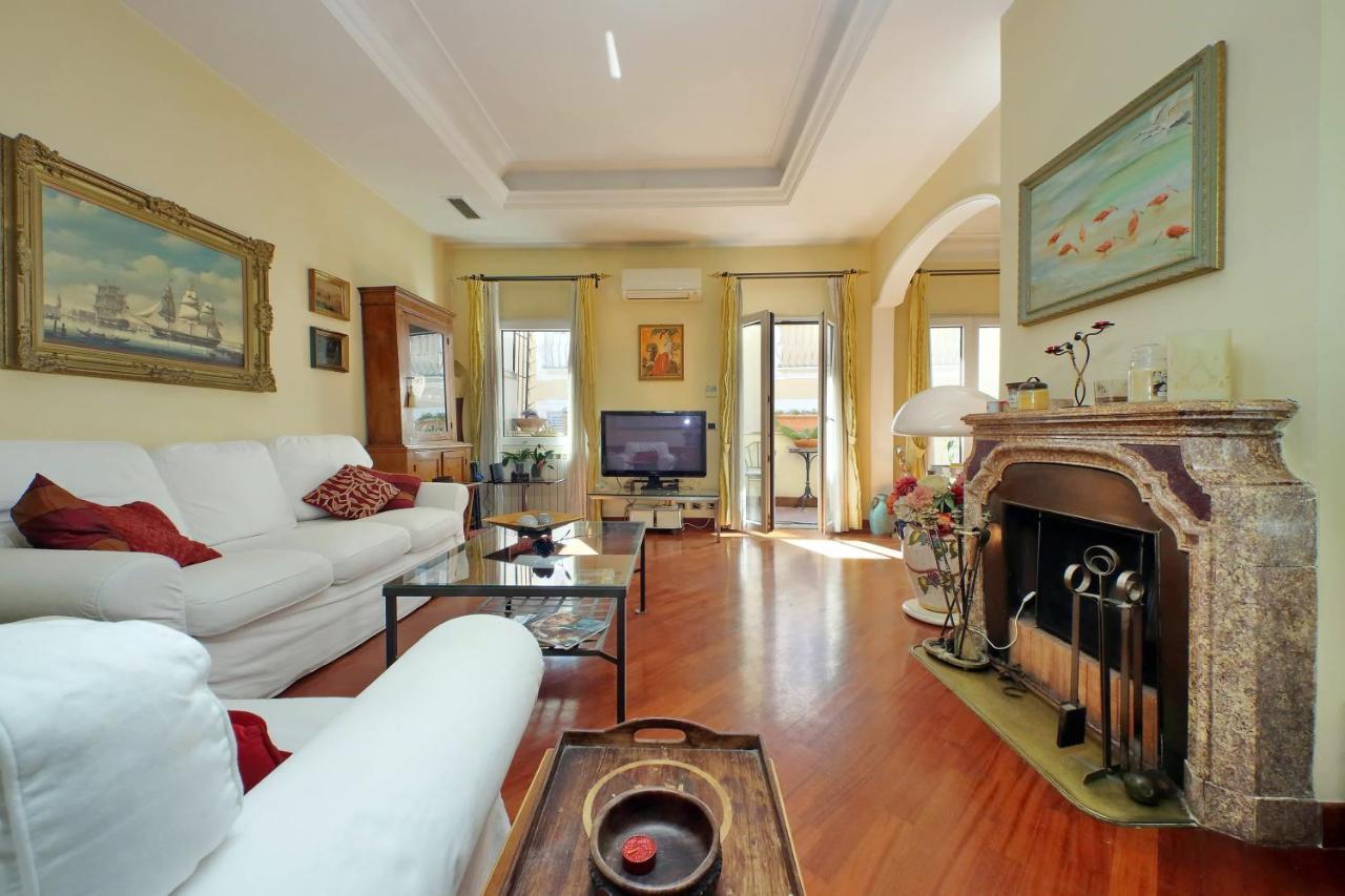 4Bnb - Luxury Trevi Apartment W Terrace Рим Екстер'єр фото