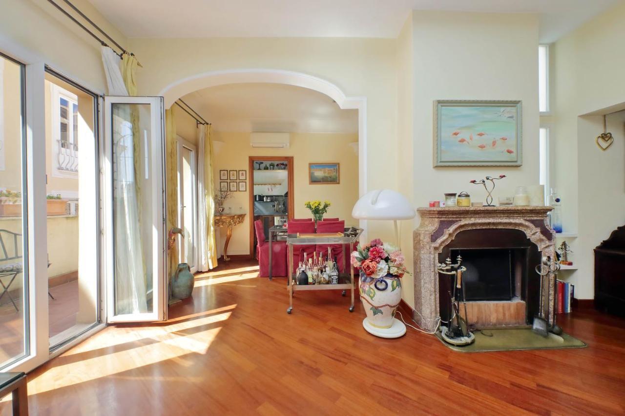 4Bnb - Luxury Trevi Apartment W Terrace Рим Екстер'єр фото