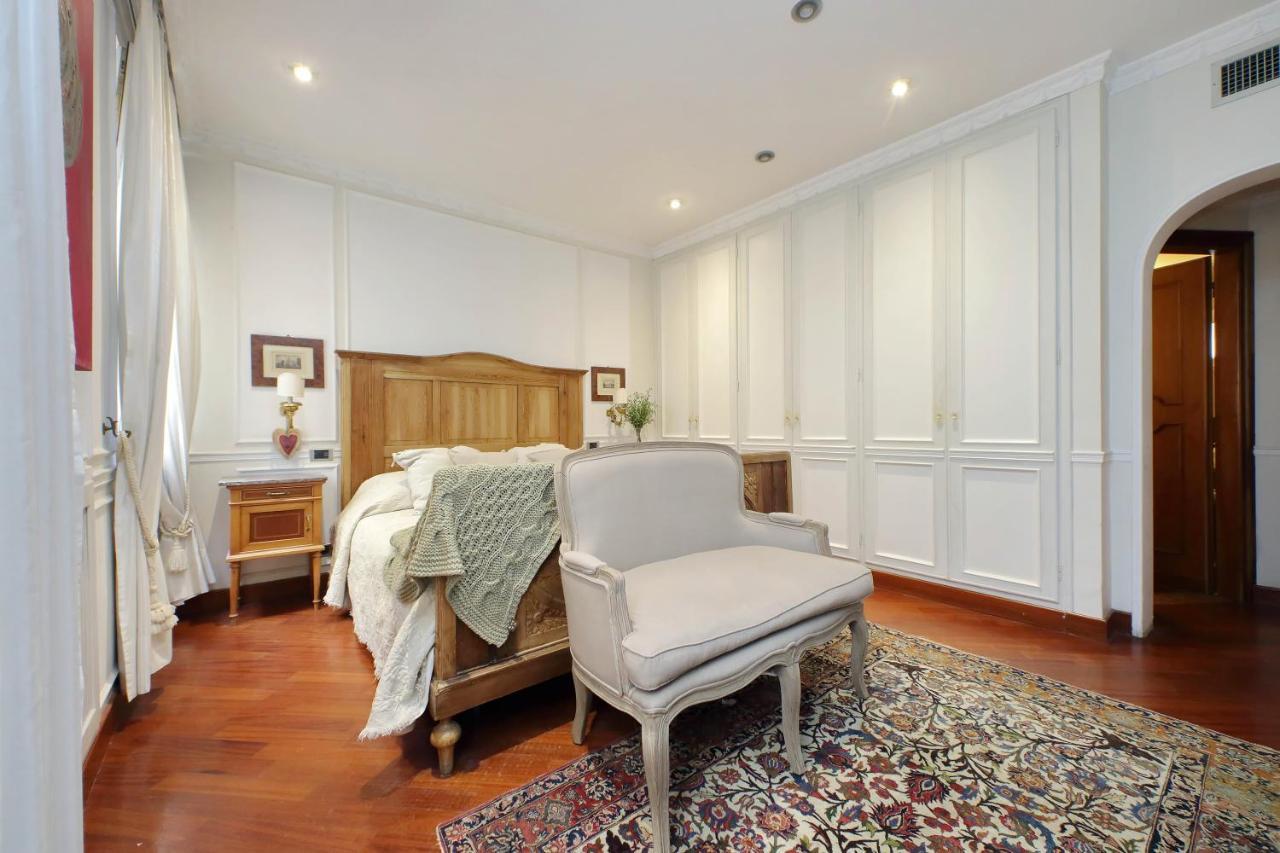 4Bnb - Luxury Trevi Apartment W Terrace Рим Екстер'єр фото