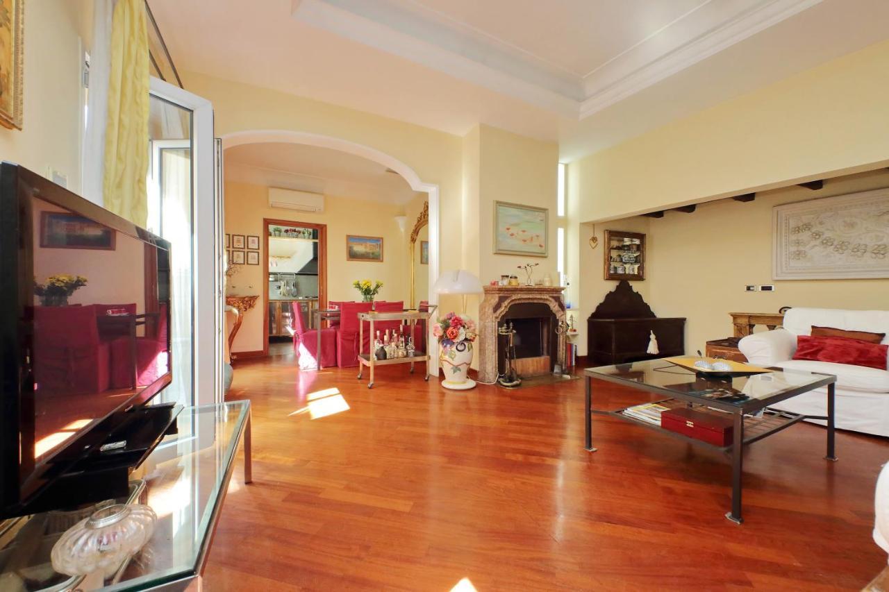 4Bnb - Luxury Trevi Apartment W Terrace Рим Екстер'єр фото