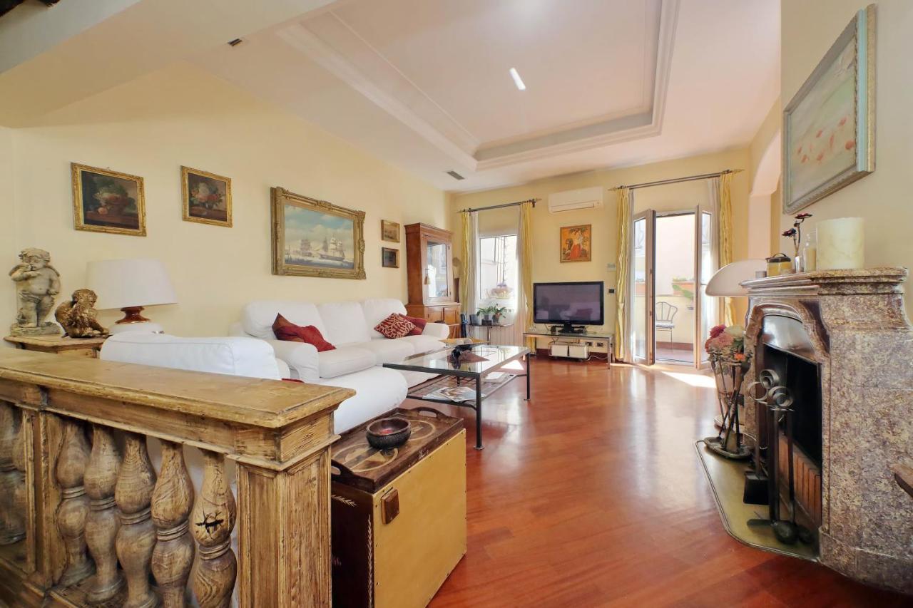 4Bnb - Luxury Trevi Apartment W Terrace Рим Екстер'єр фото