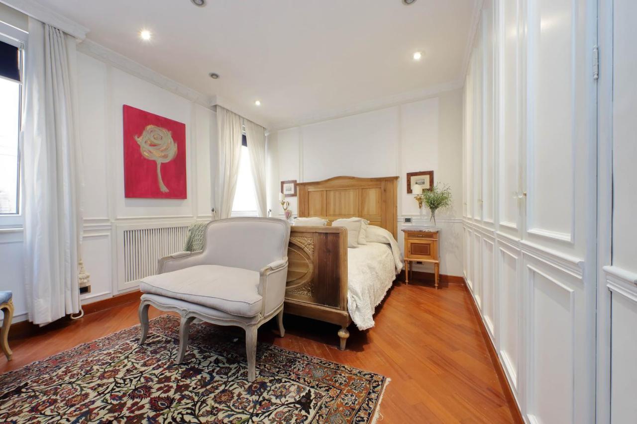 4Bnb - Luxury Trevi Apartment W Terrace Рим Екстер'єр фото