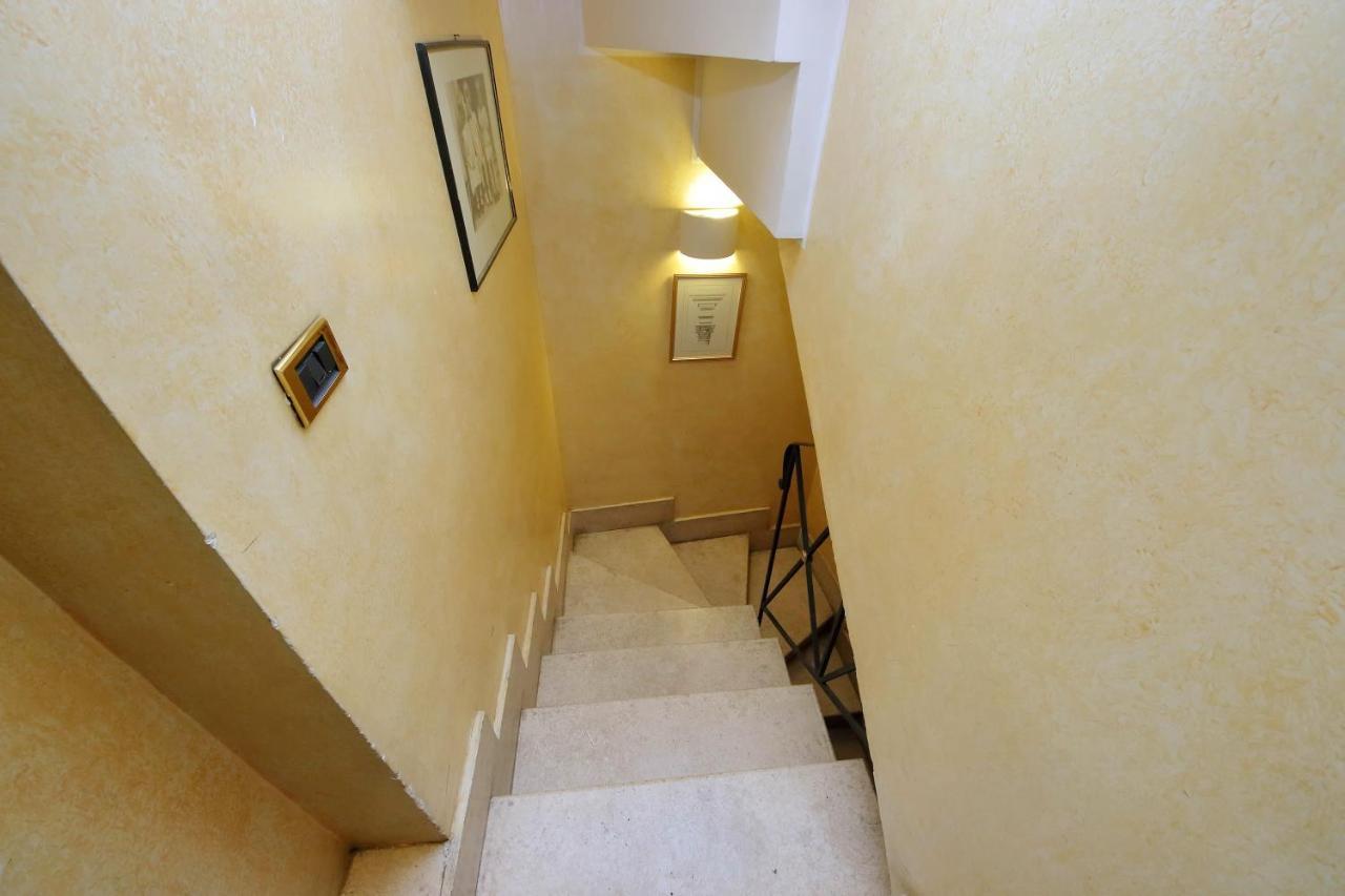 4Bnb - Luxury Trevi Apartment W Terrace Рим Екстер'єр фото